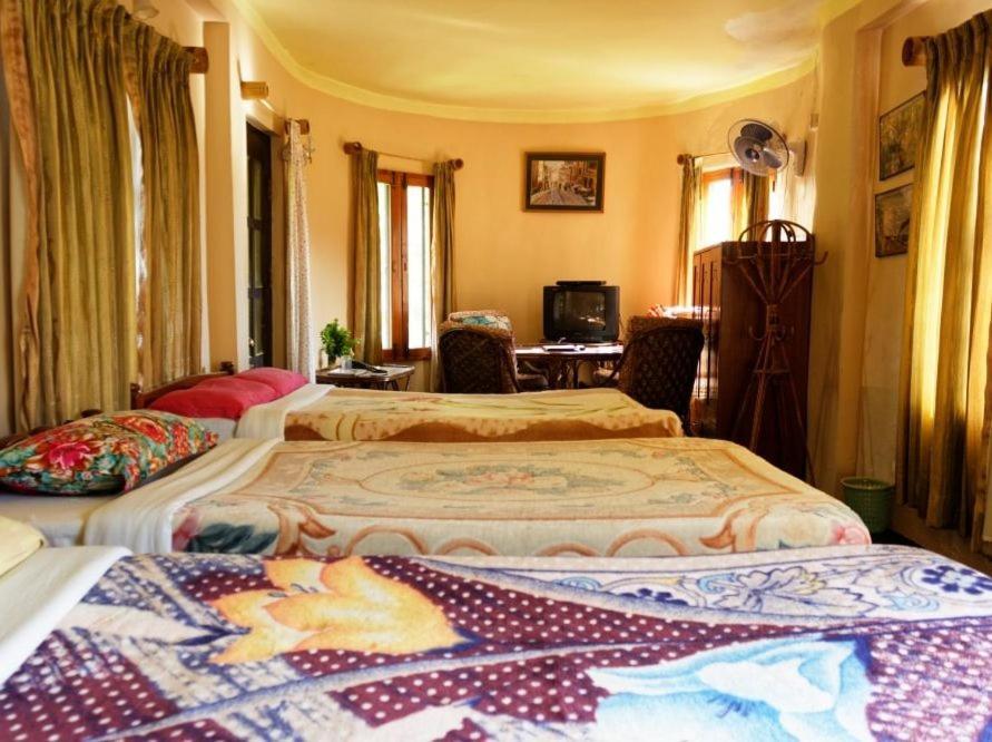 Castle Hotel Похара Екстериор снимка