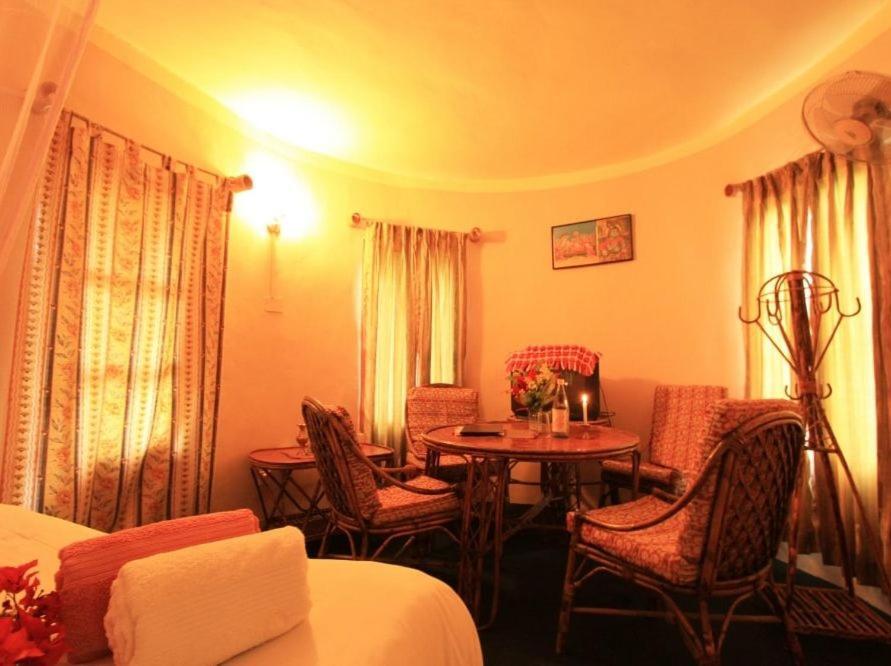 Castle Hotel Похара Екстериор снимка